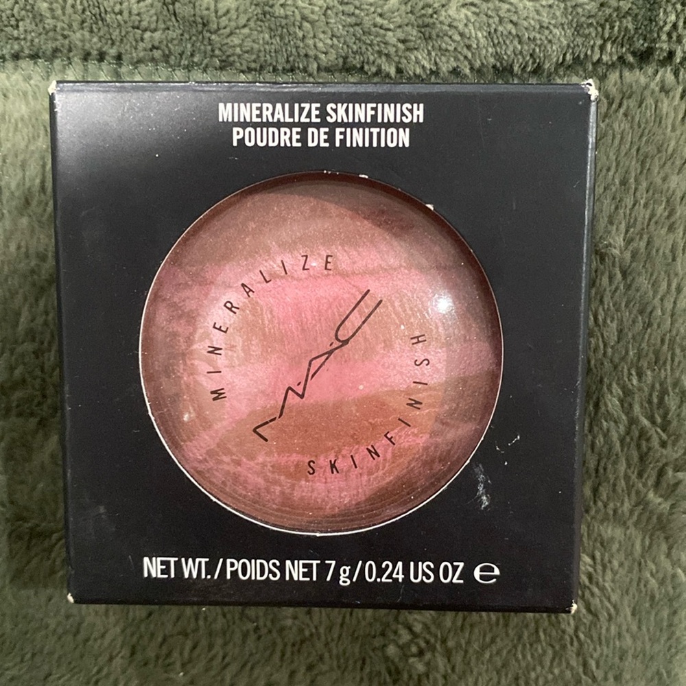 MAC cosmetics Mineralize Skinfinish in shade: Rio.